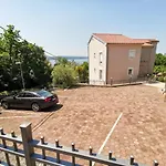 Sara 1, 50 M From The Beach, Balcony And Sea View, Private Parking Crikvenica