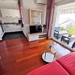 Apartament Sara 1, 50 M From The Beach, Balcony And Sea View, Private Parking *