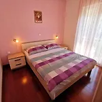 Sara 1, 50 M From The Beach, Balcony And Sea View, Private Parking