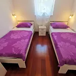 Sara 1, 50 M From The Beach, Balcony And Sea View, Private Parking Apartament