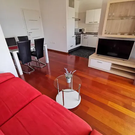 Διαμέρισμα Sara 1, 50 M From The Beach, Balcony And Sea View, Private Parking Crikvenica