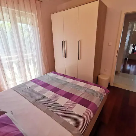 Sara 1, 50 M From The Beach, Balcony And Sea View, Private Parking Apartamento Crikvenica