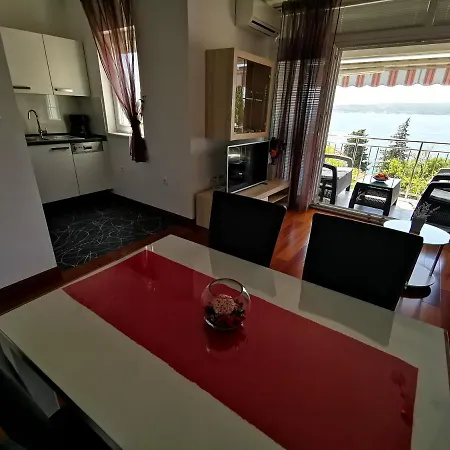Sara 1, 50 M From The Beach, Balcony And Sea View, Private Parking Appartamento Crikvenica