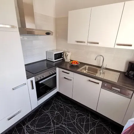 Sara 1, 50 M From The Beach, Balcony And Sea View, Private Parking Appartamento