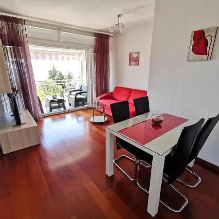 Sara 1, 50 M From The Beach, Balcony And Sea View, Private Parking Lejlighed