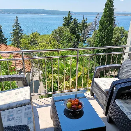 Sara 1, 50 M From The Beach, Balcony And Sea View, Private Parking Apartamento Crikvenica
