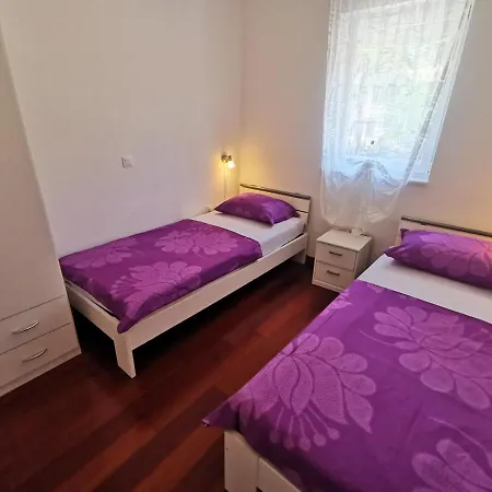 Sara 1, 50 M From The Beach, Balcony And Sea View, Private Parking