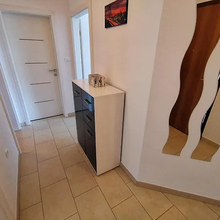 Sara 1, 50 M From The Beach, Balcony And Sea View, Private Parking Apartamento Crikvenica