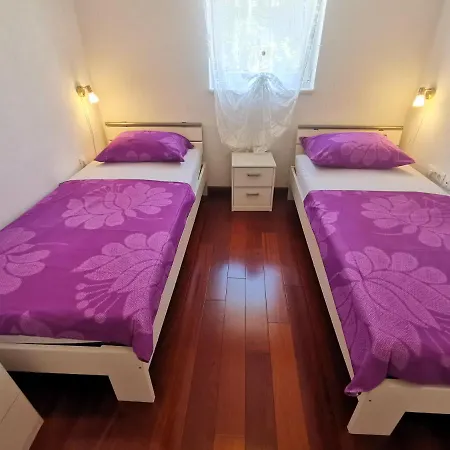 Sara 1, 50 M From The Beach, Balcony And Sea View, Private Parking Lejlighed