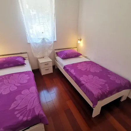 Apartamento Sara 1, 50 M From The Beach, Balcony And Sea View, Private Parking