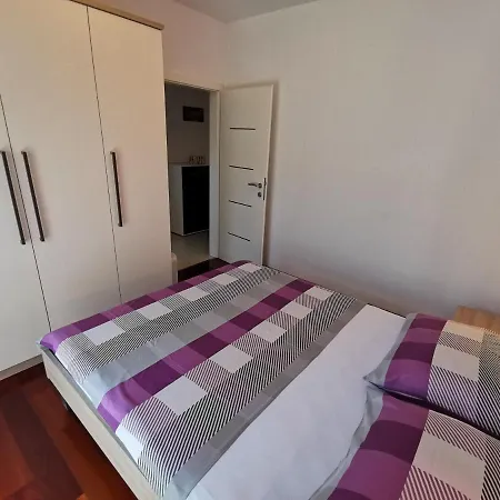 Sara 1, 50 M From The Beach, Balcony And Sea View, Private Parking *