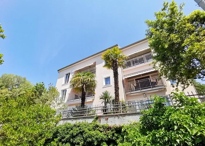 Sara 1, 50 M From The Beach, Balcony And Sea View, Private Parking