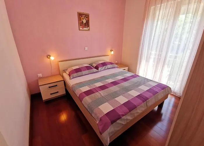 Sara 1, 50 M From The Beach, Balcony And Sea View, Private Parking