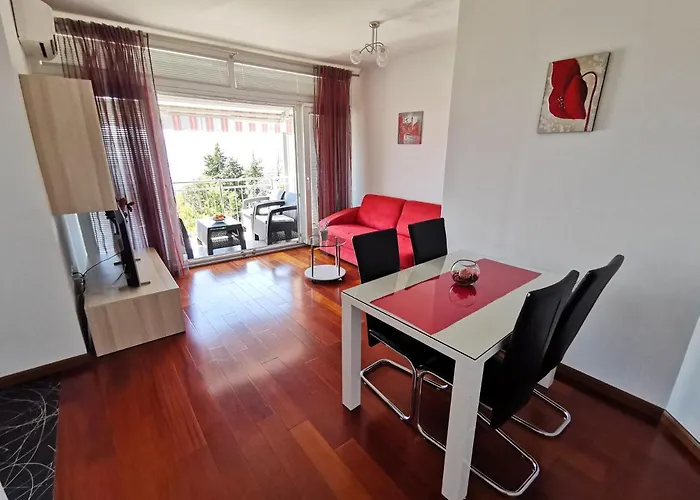 Sara 1, 50 M From The Beach, Balcony And Sea View, Private Parking Διαμέρισμα