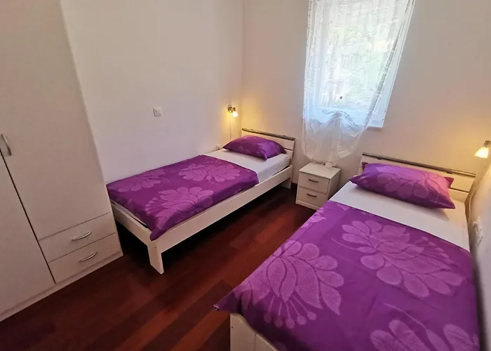 Sara 1, 50 M From The Beach, Balcony And Sea View, Private Parking